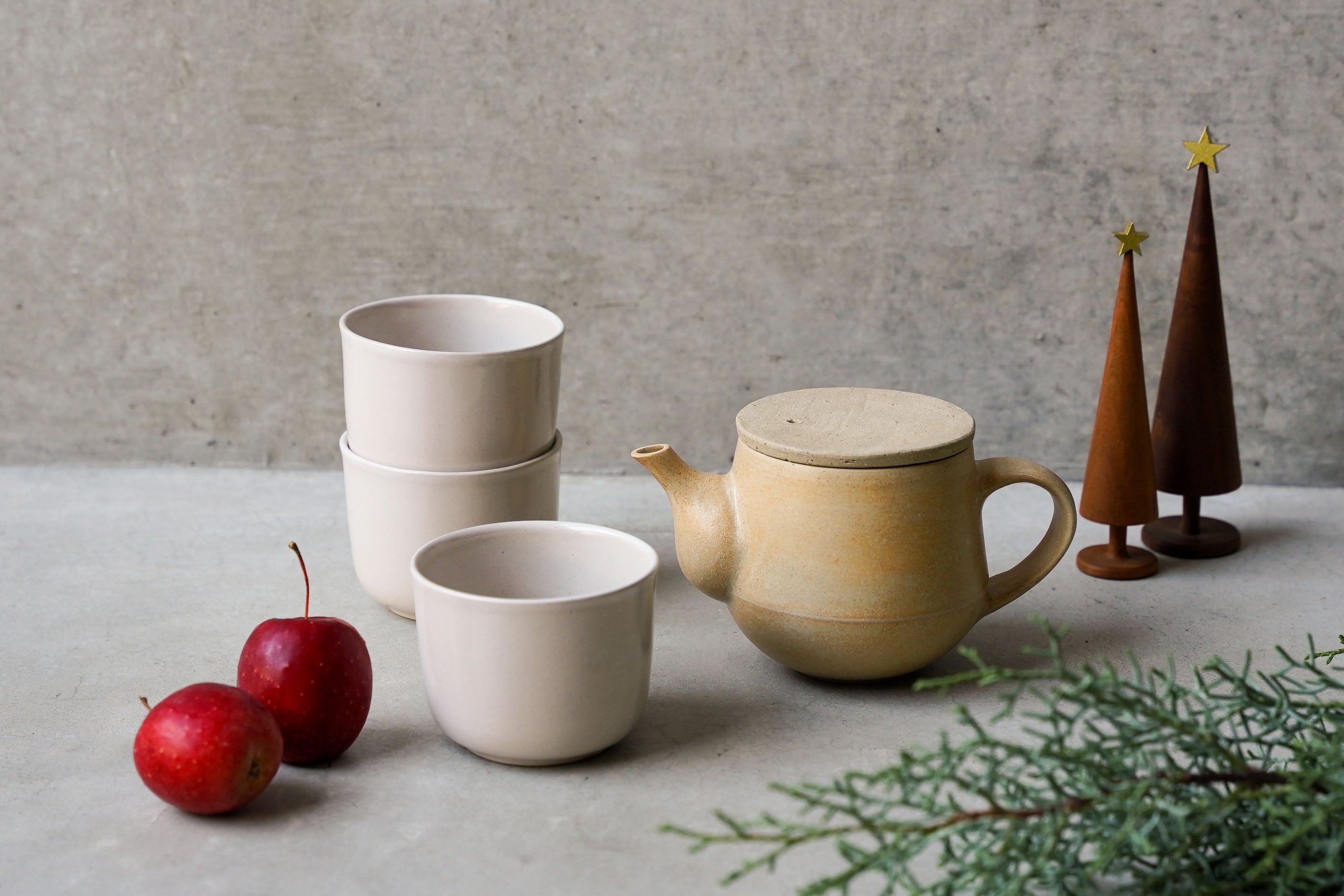 湯呑み(white)-半磁器-土の温かみを感じる鹿児島の陶器工房ONE KILNの